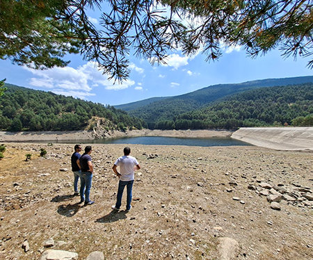 “El agua seguirá siendo pública”: El Espinar aclara que el cambio de gestión no es una privatización