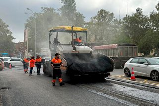 El nuevo plan de asfaltado actuará en 60 calles y polígonos industriales antes de Navidad