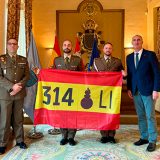 Mazarías entrega la bandera a los mejores de Artillería