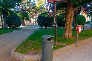 Nuevas papeleras en el eje Catedral-Alcázar