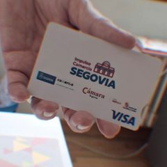 Los segovianos adquieren 1.700 tarjetas del programa Impulsa Comercio en su primer día