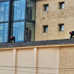 Suspendidos los trabajos en el gimnasio de La Aneja por falta de licencia