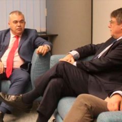 La dignidad institucional de los españoles se merece un respeto