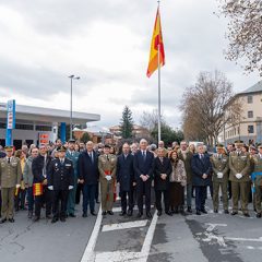La Bandera de España ya ondea en la rotonda de Victoriano Hernando y Palacios 