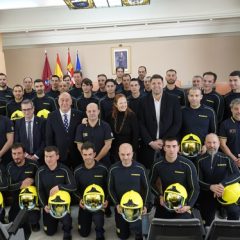 24 conductores acompañados por Felipe Reyes toman posesión en el Cuerpo de Bomberos Provincial