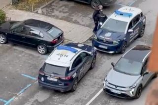 Policía Nacional patea en el suelo a un detenido en Coronel Rexach