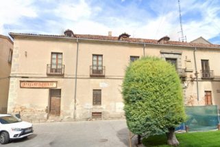 Un edificio de la plaza de Guevara se transformará en apartamentos turísticos