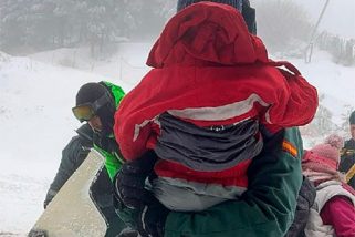 La Guardia Civil rescata a 140 esquiadores “colgados” por una avería del telesilla en La Pinilla
