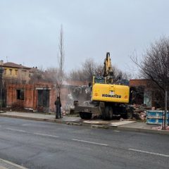 Comienza el derribo del inmueble ilegal junto al arroyo de la Vega en Palazuelos