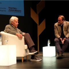 Felipe González, anima en Segovia a reaccionar ante “un loco y necio absoluto como Trump”