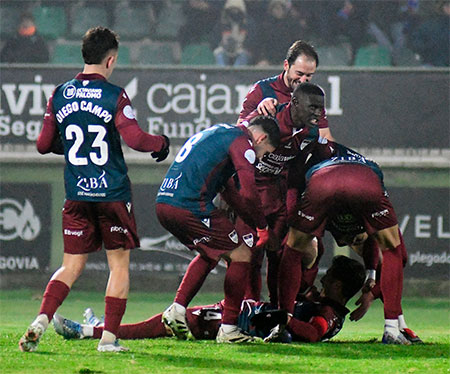 Victoria de penalti ante un tenaz rival, Segoviana 2, Lealtad 1