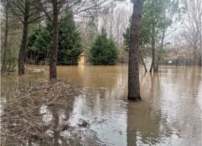 La crecida del Cega deja problemas de abastecimiento en Fuentepelayo