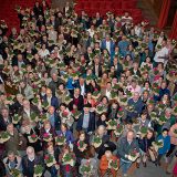 Florece una nueva tradición en La Granja, reparto masivos de geranios