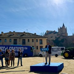 Campaña día 3: Mañueco con tractor de fondo