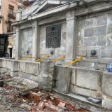 Intervienen en la fuente de Santa Columba para frenar las humedades del Centro de Visitantes