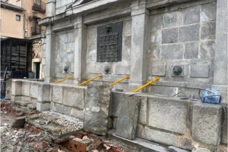 Intervienen en la fuente de Santa Columba para frenar las humedades del Centro de Visitantes