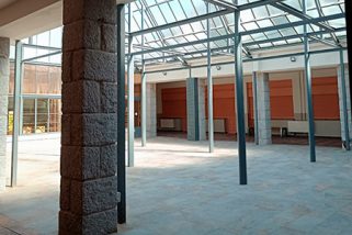 La Granja alquilará 9 espacios de comercio y restauración en el Mercado de Abastos