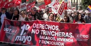 Más de 200 personas marchan en Segovia por salarios, vivienda y democracia