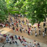 Segovia danza en la calle con el paloteo del CEIP Domingo de Soto