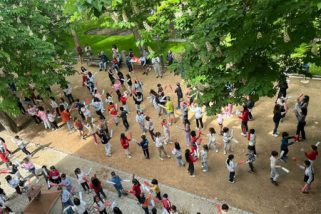 Segovia danza en la calle con el paloteo del CEIP Domingo de Soto