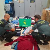 La Guardia Civil incauta 3.000 prendas falsificadas, en su mayoría camisetas del mundial
