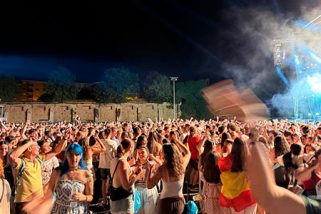 4.500 segovianos y la orquesta Panorama estrenan el antiguo regimiento como espacio fiestero