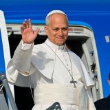 Medio millar de segovianos peregrinan para ver al papa León