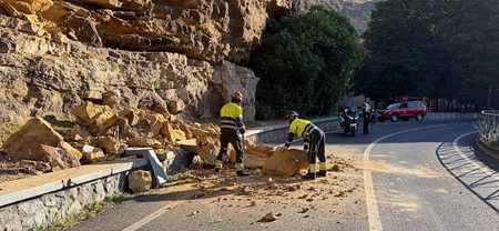 Sin heridos tras caer 1.500 kilos de piedra junto a la puerta de La Fuencisla
