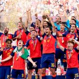Campeones del mundo: dos estrellas y un eclipse